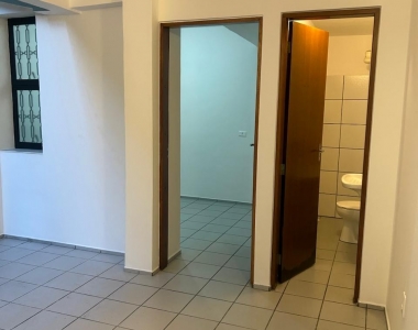 EDÍCULA E BANHEIRO EXTERNO