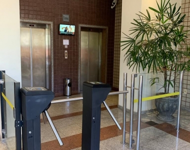 elevadores com tracas de acesso
